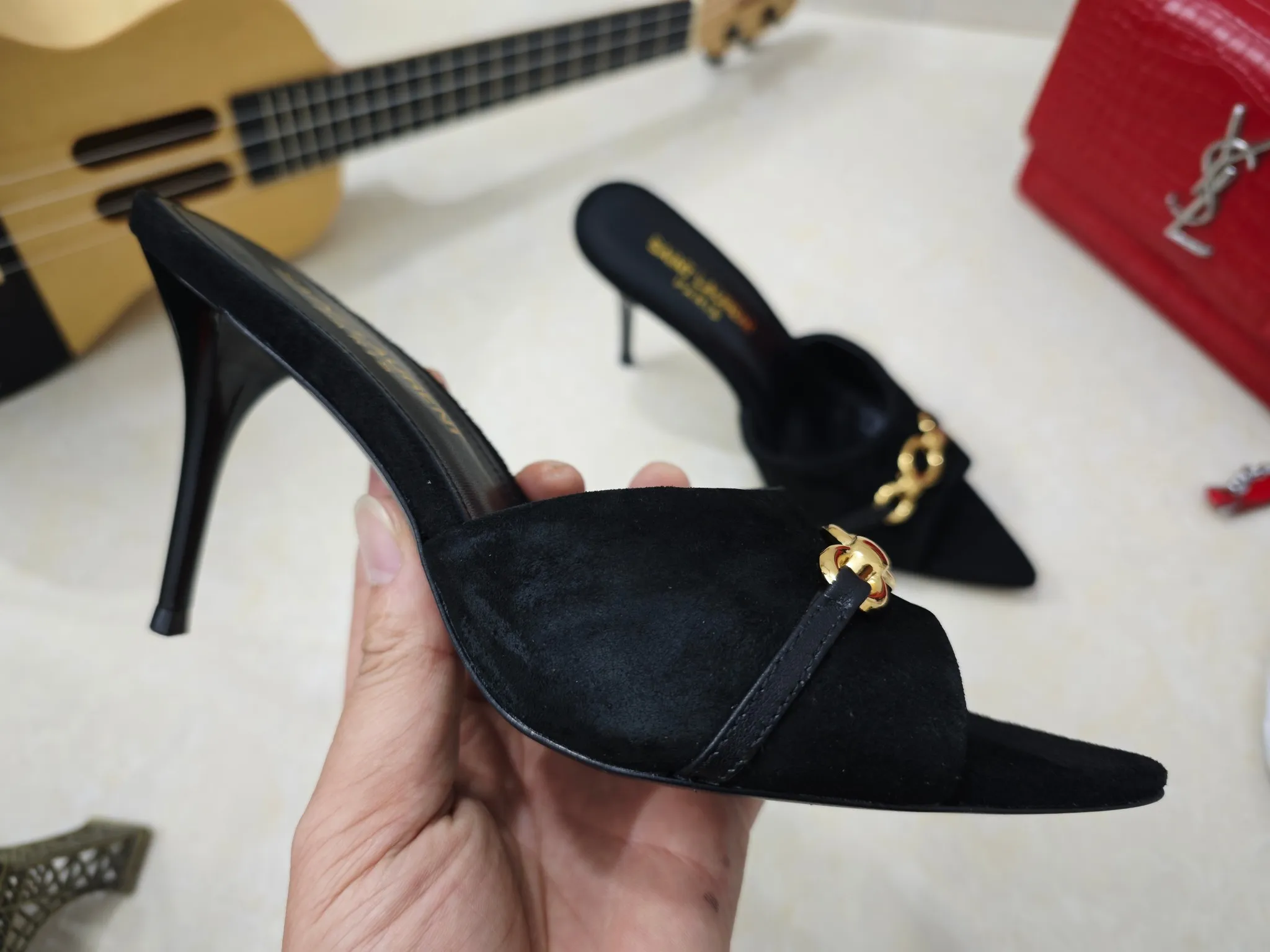 👟👟Ex-factory price 520👟👟【Saint Laurent】Yves Saint Laurent, stiletto heel YSL sandals💃2025 early spring counter synchronizes the latest styles, YSL, decoration👠 Classic and high-quality glamorous masterpieces, the hottest spring and summer series in the counter, with temperament, fashion, classic and attractive design style 😌The effect on the feet is particularly beautiful〰️, the materials are imported from Italy 🇮🇹Black sheep, lining, and foot pads; sheepskin, mid-heeled sandals, size 35-41 (34.41.42 must be customized, non-refundable) outsole; imported genuine leather outsole, with full counter packaging